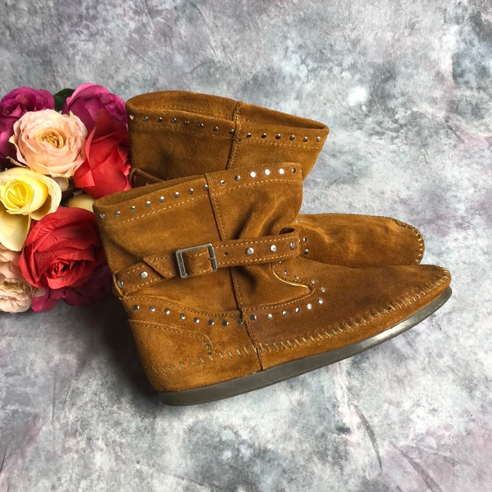 Brown suede Minnetonka studded mocbooties 🤠